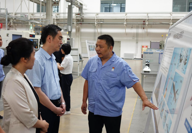 河南省工信廳黨組成員、副廳長(zhǎng)孫永民一行蒞臨公司考察調(diào)研